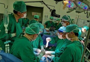 全国首例！中山一院20位专家“接力”手术，切除男子罕见肿瘤